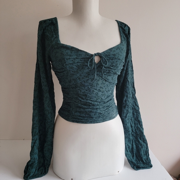 Hollister Jewel Green Ditsy Floral Ruched Long-Sleeve Tie-Front Top S Babydoll - Picture 2 of 9